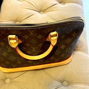 COPY - Louis Vuitton beautiful purse comes with keys stripe’s made in France
